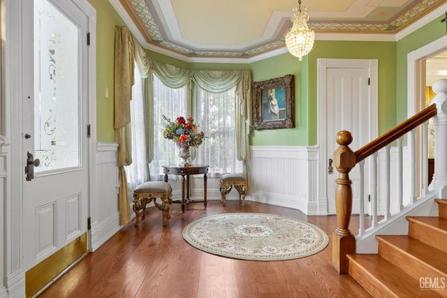 701 Oleander Avenue, Bakersfield, CA 93304