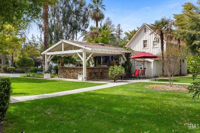 701 Oleander Avenue, Bakersfield, CA 93304