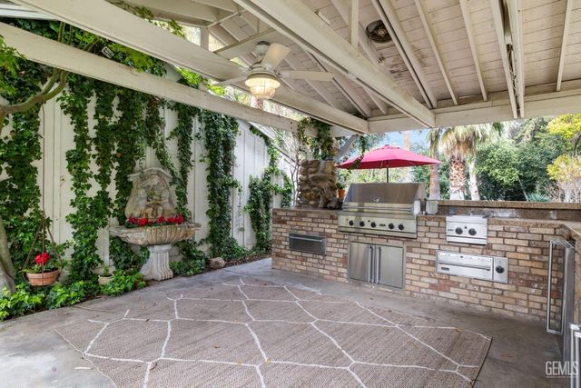 701 Oleander Avenue, Bakersfield, CA 93304