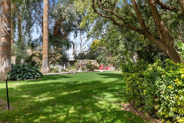 701 Oleander Avenue, Bakersfield, CA 93304