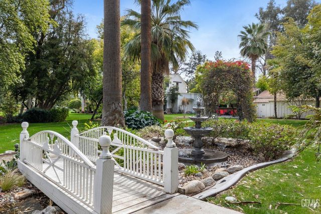 701 Oleander Avenue, Bakersfield, CA 93304