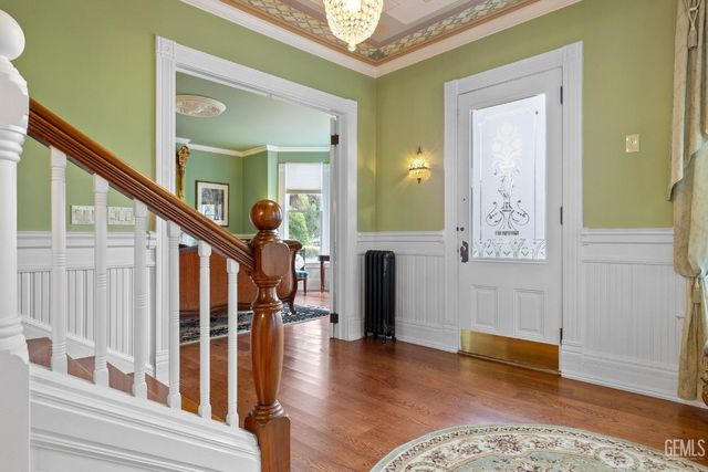 701 Oleander Avenue, Bakersfield, CA 93304