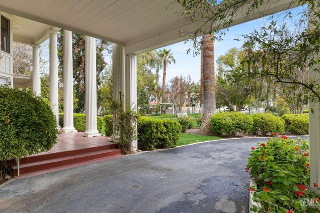 701 Oleander Avenue, Bakersfield, CA 93304