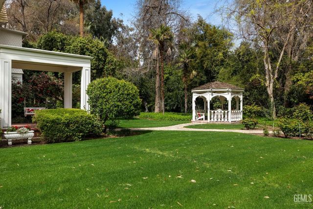 701 Oleander Avenue, Bakersfield, CA 93304