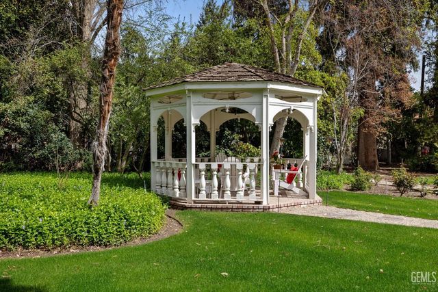 701 Oleander Avenue, Bakersfield, CA 93304