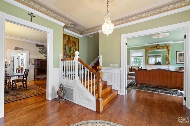 701 Oleander Avenue, Bakersfield, CA 93304