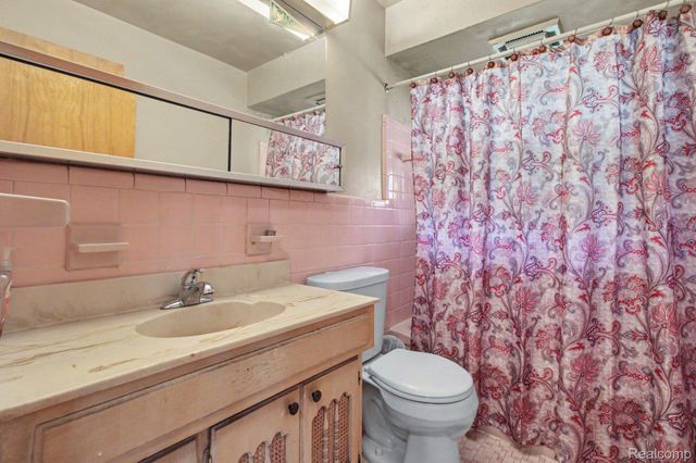 1085 Queen Court, Milford Village, MI 48381