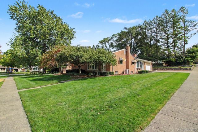 1085 Queen Court, Milford Village, MI 48381
