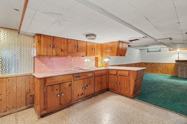 1085 Queen Court, Milford Village, MI 48381