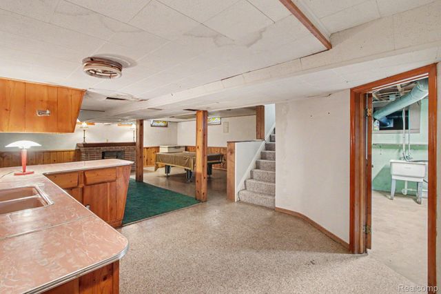 1085 Queen Court, Milford Village, MI 48381