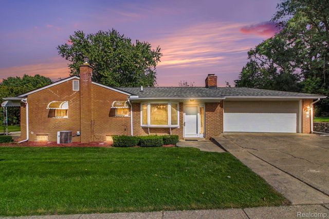 1085 Queen Court, Milford Village, MI 48381