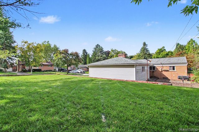 1085 Queen Court, Milford Village, MI 48381