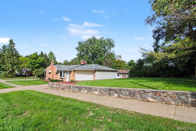 1085 Queen Court, Milford Village, MI 48381