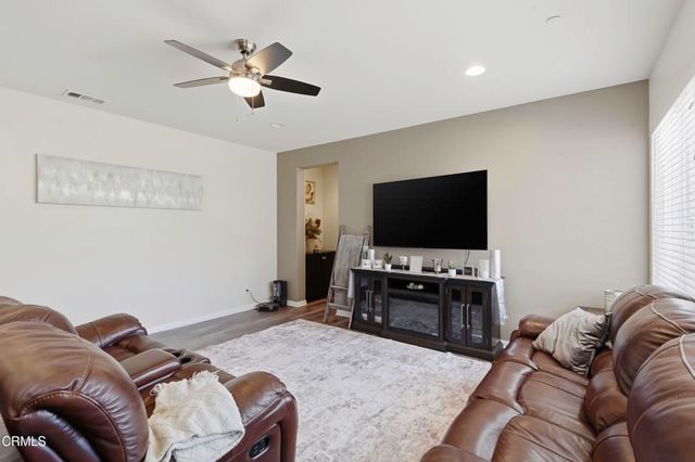 5018 Gleaming Gem Way, Bakersfield, CA 93313