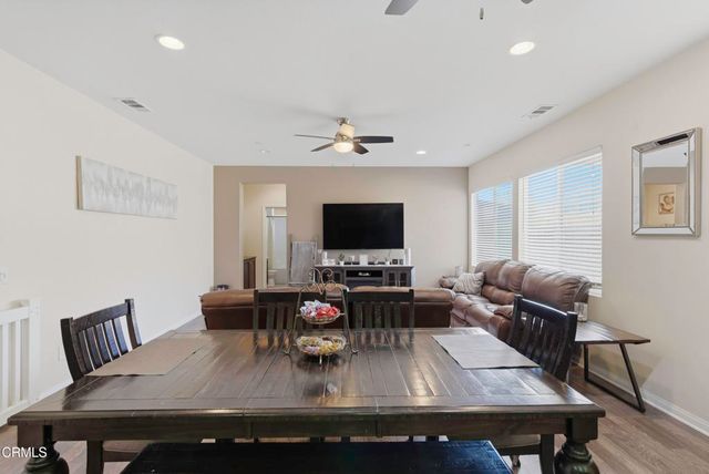 5018 Gleaming Gem Way, Bakersfield, CA 93313