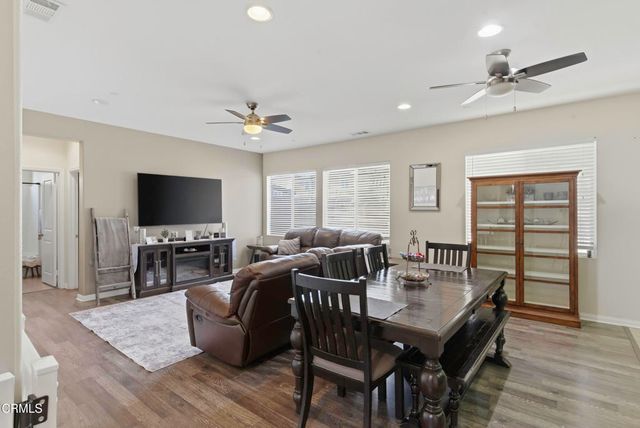 5018 Gleaming Gem Way, Bakersfield, CA 93313