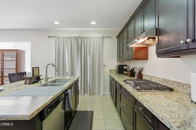5018 Gleaming Gem Way, Bakersfield, CA 93313