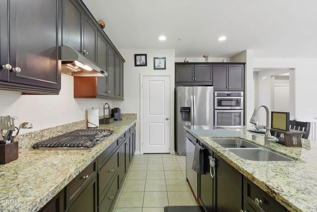 5018 Gleaming Gem Way, Bakersfield, CA 93313