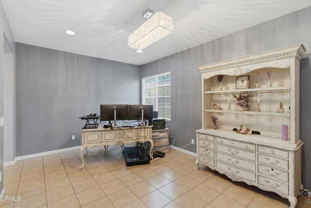 5018 Gleaming Gem Way, Bakersfield, CA 93313