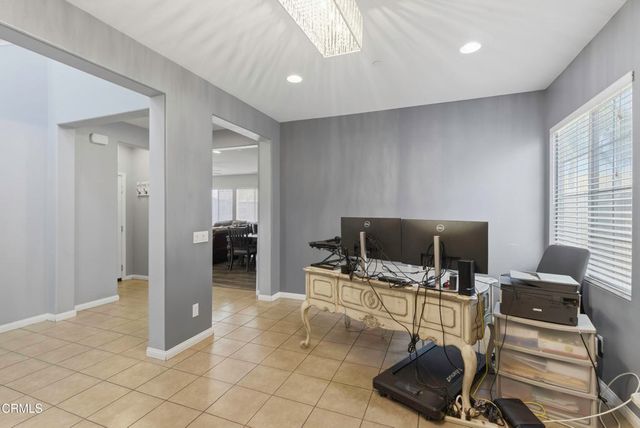 5018 Gleaming Gem Way, Bakersfield, CA 93313