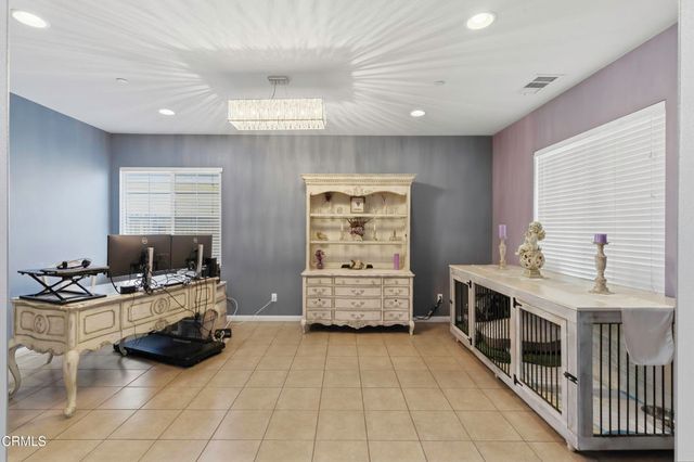 5018 Gleaming Gem Way, Bakersfield, CA 93313
