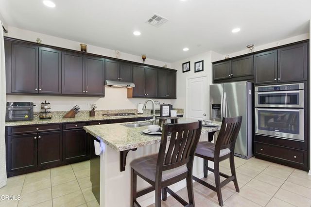5018 Gleaming Gem Way, Bakersfield, CA 93313