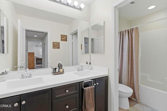 5018 Gleaming Gem Way, Bakersfield, CA 93313