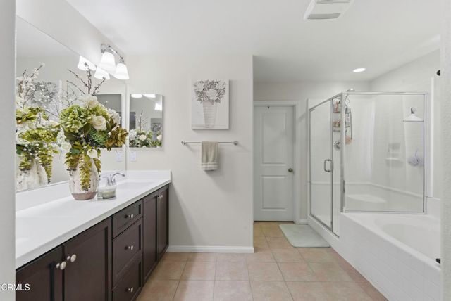 5018 Gleaming Gem Way, Bakersfield, CA 93313