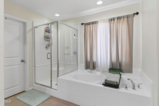 5018 Gleaming Gem Way, Bakersfield, CA 93313