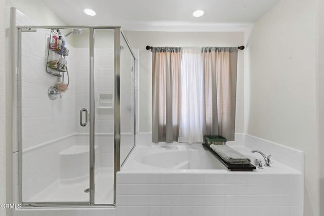 5018 Gleaming Gem Way, Bakersfield, CA 93313