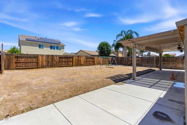 5018 Gleaming Gem Way, Bakersfield, CA 93313