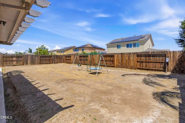 5018 Gleaming Gem Way, Bakersfield, CA 93313