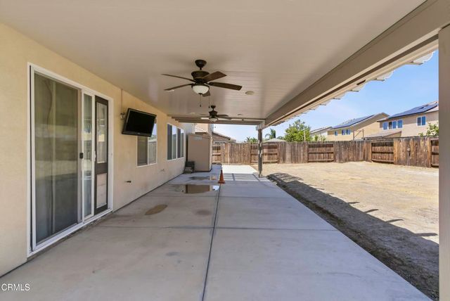 5018 Gleaming Gem Way, Bakersfield, CA 93313