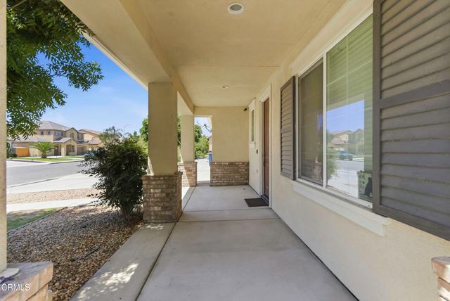 5018 Gleaming Gem Way, Bakersfield, CA 93313