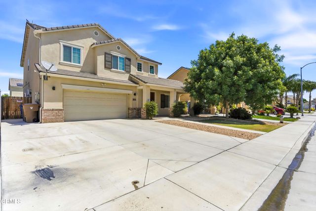 5018 Gleaming Gem Way, Bakersfield, CA 93313