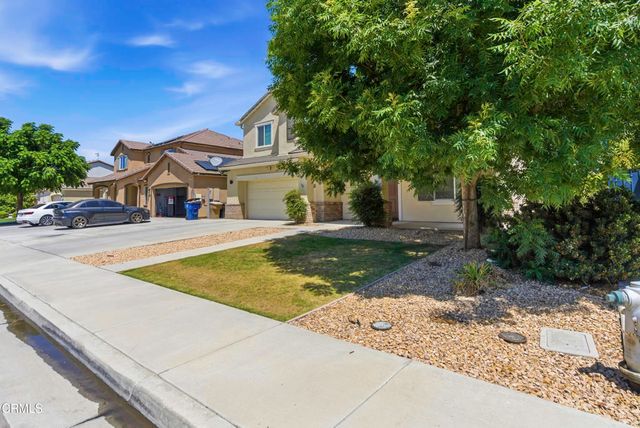 5018 Gleaming Gem Way, Bakersfield, CA 93313
