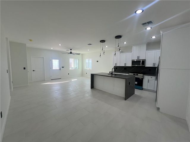 949 Harbor Drive, Bullhead City, AZ 86442