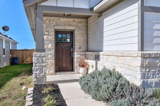 225 Unforgiven LN, Jarrell, TX 76537