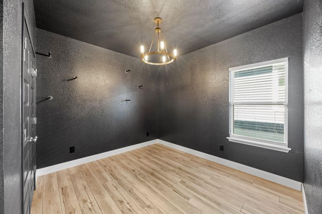 225 Unforgiven LN, Jarrell, TX 76537