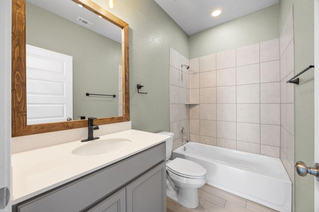 225 Unforgiven LN, Jarrell, TX 76537