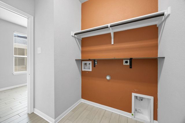 225 Unforgiven LN, Jarrell, TX 76537