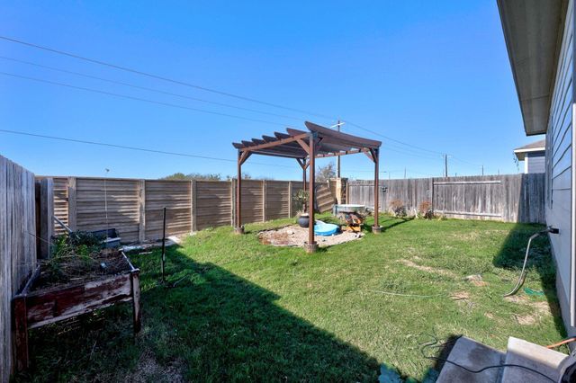 225 Unforgiven LN, Jarrell, TX 76537