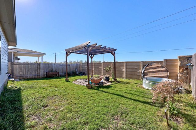 225 Unforgiven LN, Jarrell, TX 76537