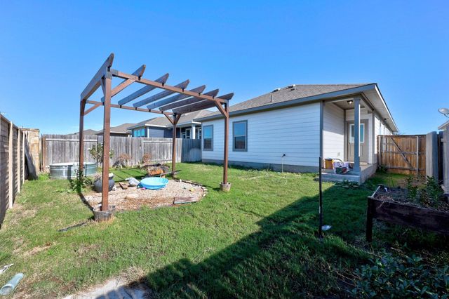 225 Unforgiven LN, Jarrell, TX 76537