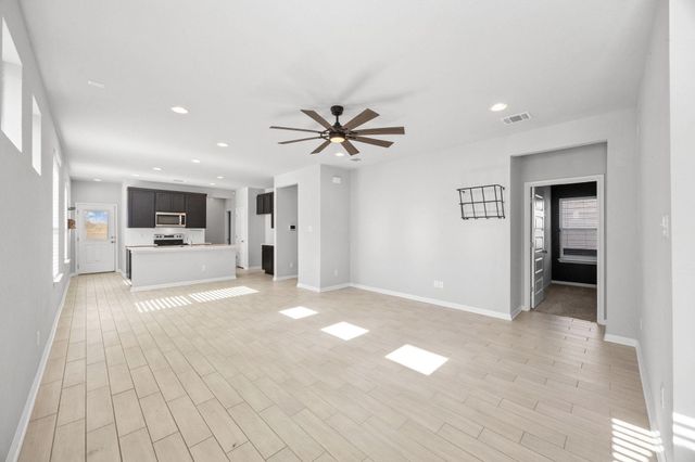 225 Unforgiven LN, Jarrell, TX 76537