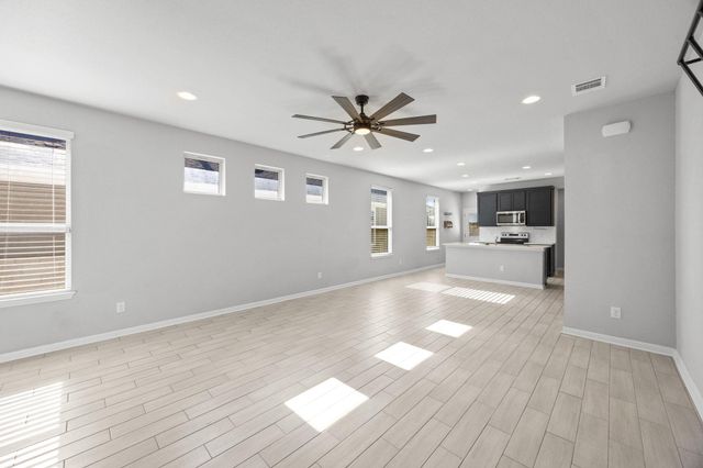 225 Unforgiven LN, Jarrell, TX 76537