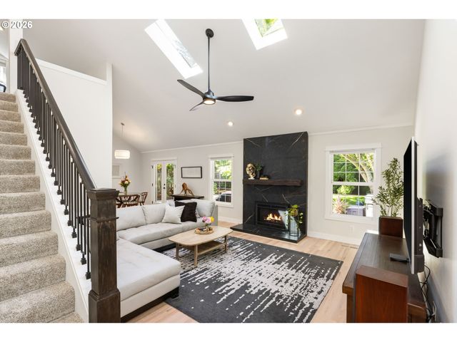 2270 OSTMAN Rd, West Linn, OR 97068