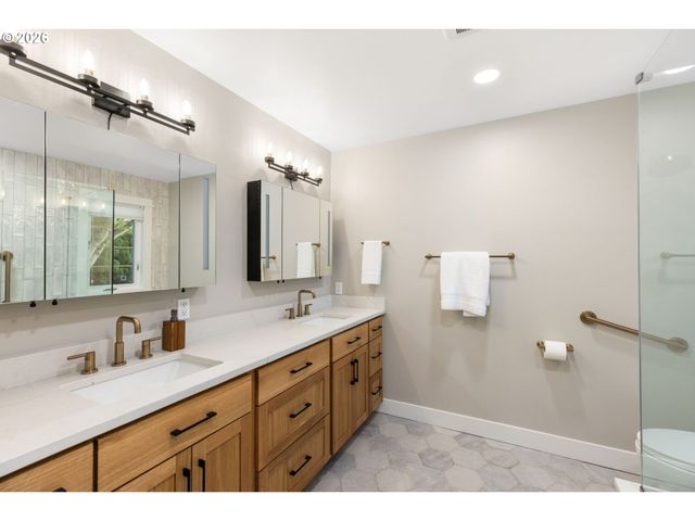 2270 OSTMAN Rd, West Linn, OR 97068