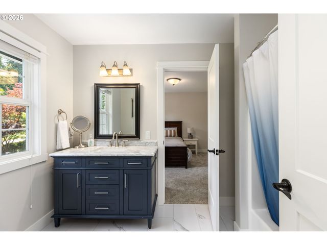 2270 OSTMAN Rd, West Linn, OR 97068