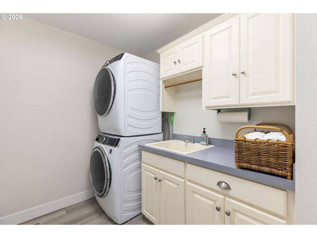 2270 OSTMAN Rd, West Linn, OR 97068